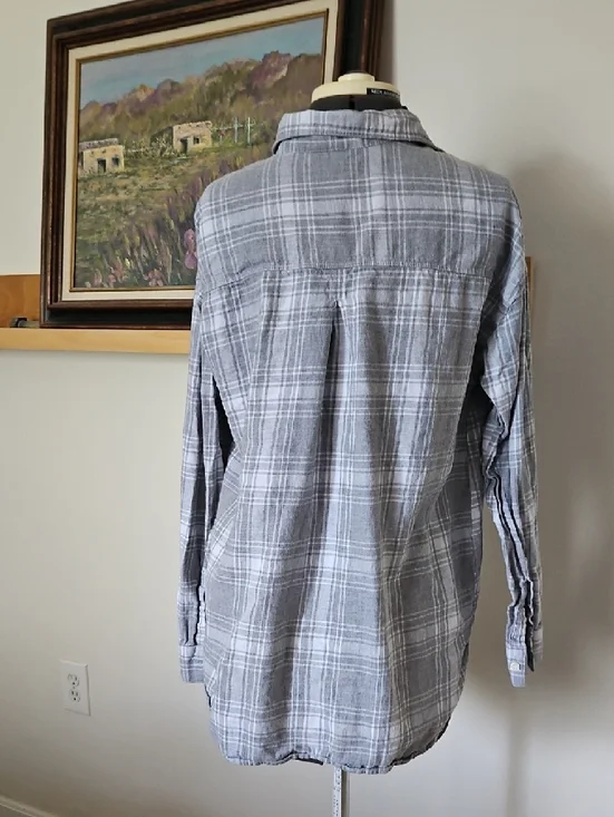 Old Navy Gray Plaid Button-Down Shirt - Picture 4 of 6